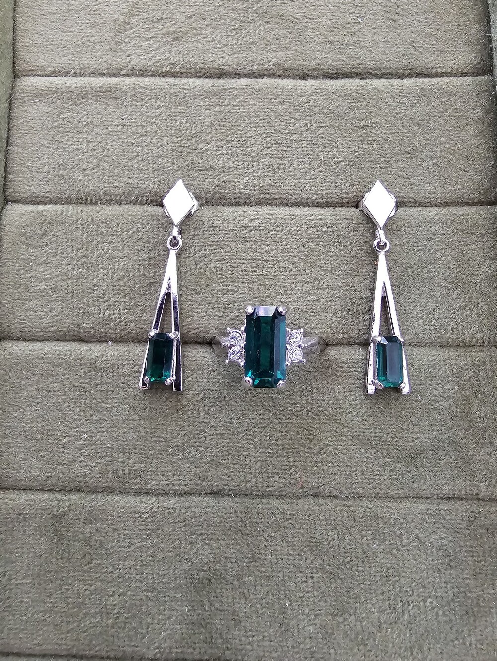 Vintage Avon Ring And Earring Set Size 4/5